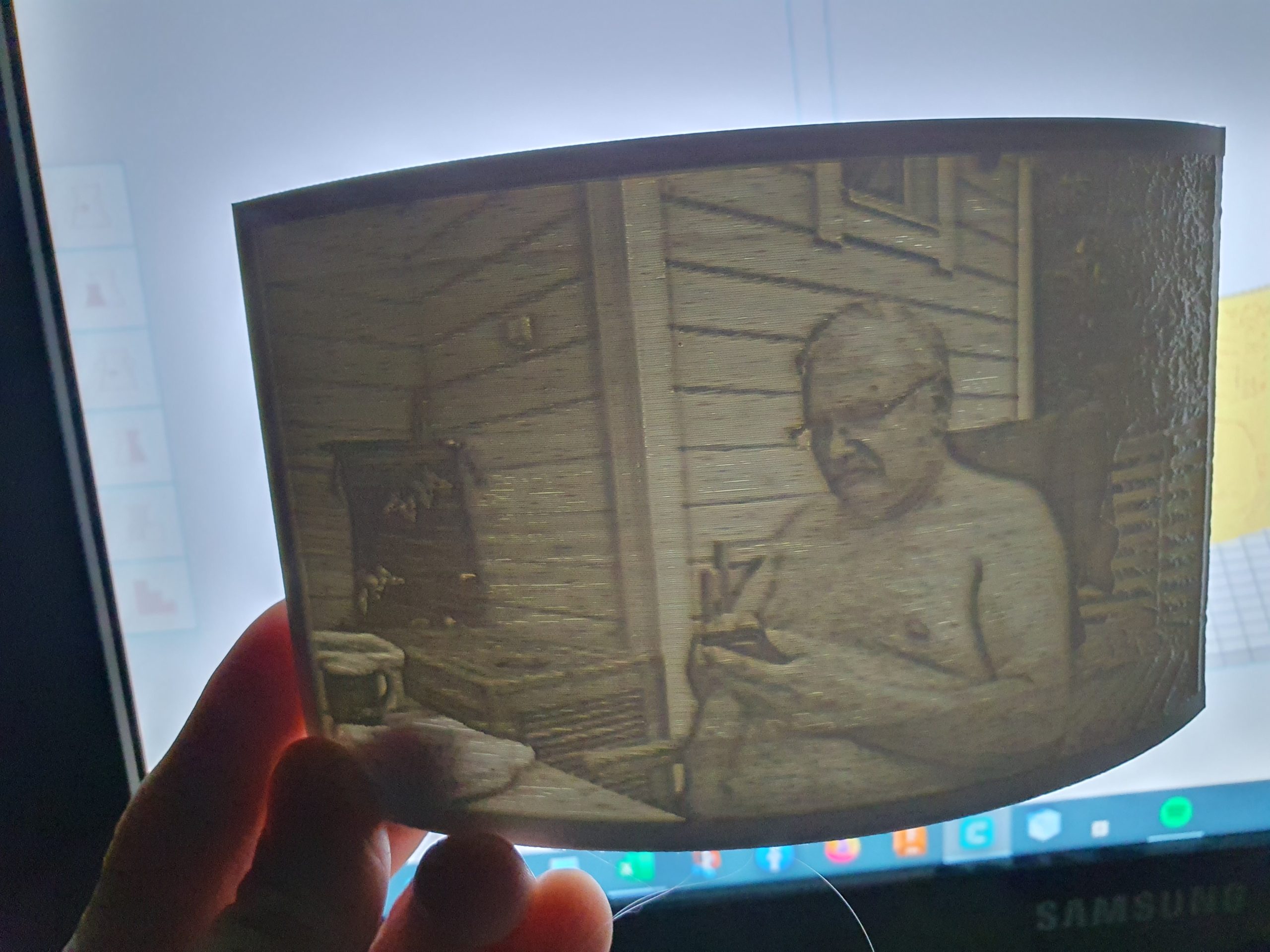 Lithophane-tuloste valolla